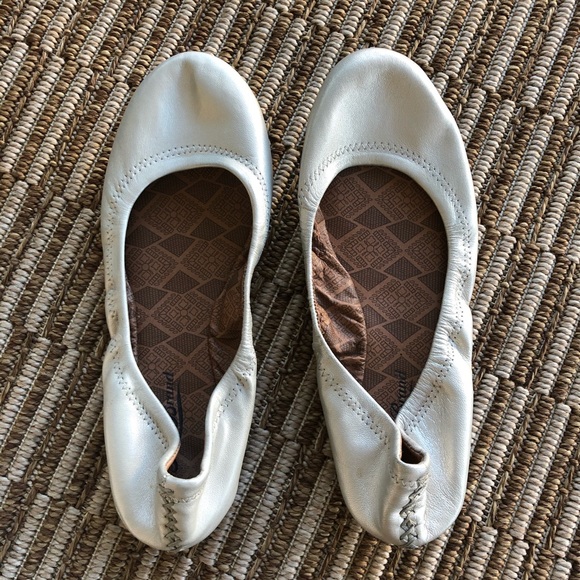lucky brand silver flats